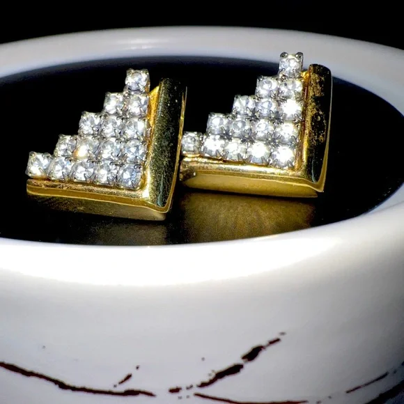 Real gold earrings studs, triangle pyramid design - Picture 2 of 8